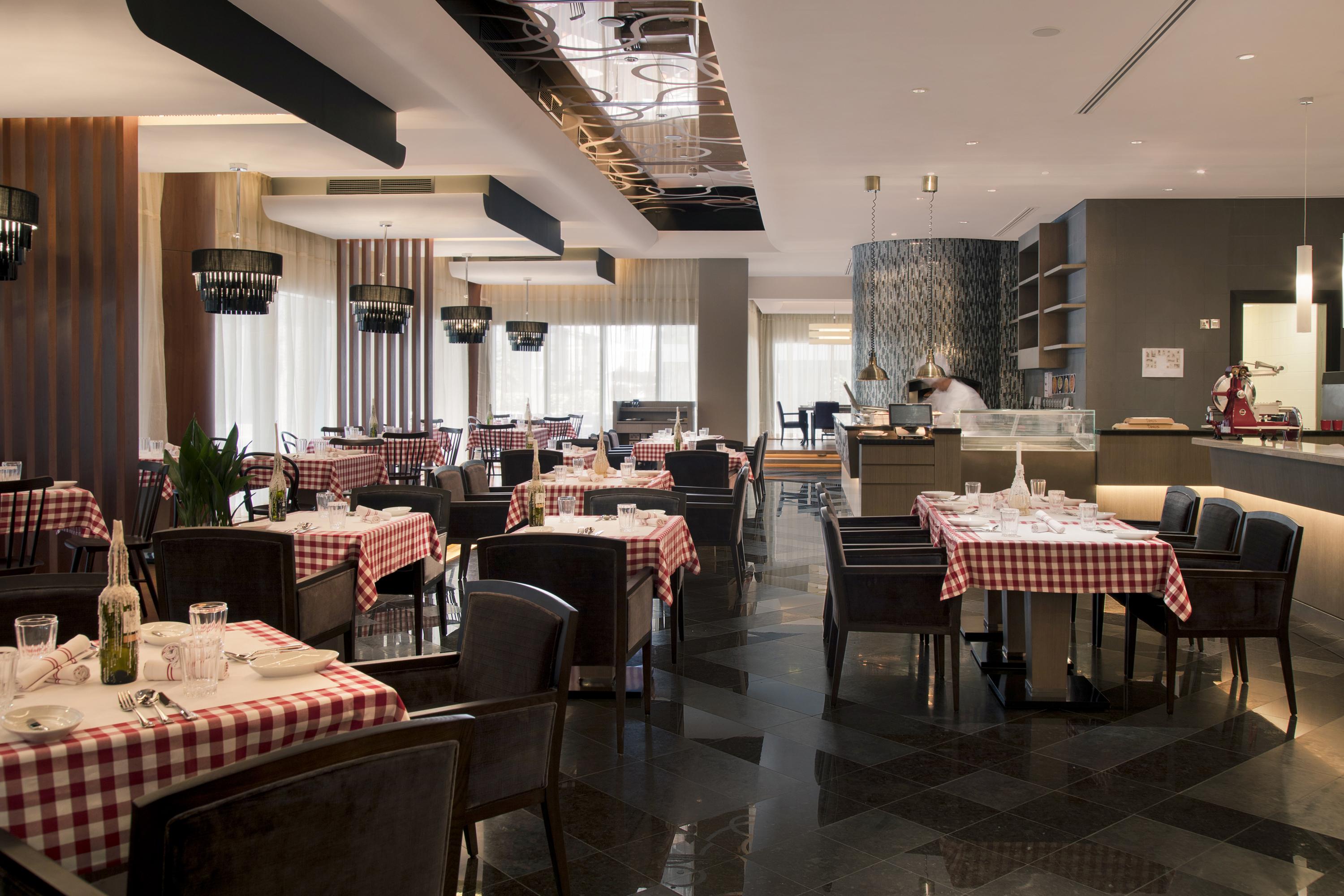 Pearl Rotana Capital Centre 4*